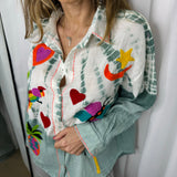 CAMISA TIE DYE BORDADOS VERDE