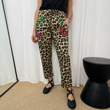 CALÇAS ANIMAL PRINT COM BORDADOS