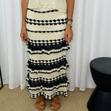 CONJUNTO TOP E SAIA CROCHET CRU E PRETO