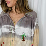 CAMISA TIE DYE COM BORDADOS