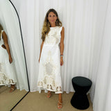 VESTIDO BRANCO BORDADOS COM ABERTURAS
