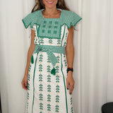 VESTIDO BRANCO COM BORDADOS VERDES