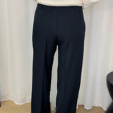 CALÇAS A DIREITO PRETAS