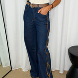 JEANS ESCUROS COM BORDADOS CAMEL