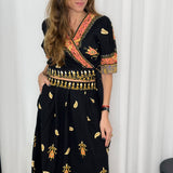 CONJUNTO TOP E SAIA PRETO ESTAMPADOS