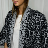 KIMONO ANIMAL PRINT CINZA