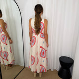 VESTIDO CRU COM ESTAMPADO VERMELHO E AZUL
