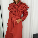 TRENCH COAT TELHA COM GOLA BORDADA