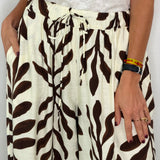 CALÇAS FOLHAS CASTANHAS