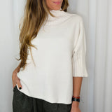 CAMISOLA MALHA MEIA GOLA BRANCA LARGA