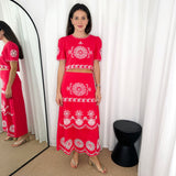 CONJUNTO TOP E SAIA VERMELHO COM BORDADOS