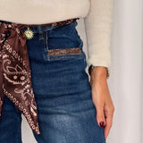 JEANS ESCUROS DETALHES BANDANAS