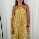 VESTIDO AMARELO ESTAMPADO COM PEDRAS NAS COSTAS
