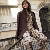CONJUNTO BLUSA E CALÇAS CAMEL BORDADOS