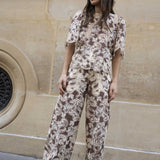 CONJUNTO BLUSA E CALÇAS CAMEL BORDADOS