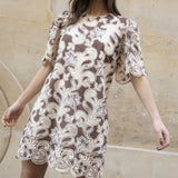 VESTIDO CASTANHO BORDADOS