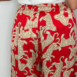 CALÇAS VERMELHAS COM LEOPARDOS