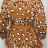 CASACO MALHA CAMEL ESTRELAS E FRANJAS