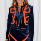 CONJUNTO VELUDO AZUL MARINHO COM BORDADOS LARANJA