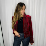 BF - CASACO VELUDO CEREJA COM BORDADOS