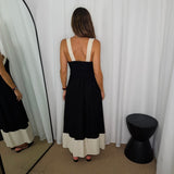 VESTIDO PRETO COM BARRA CRU