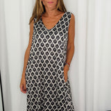 VESTIDO MALHA SEDA PRETO E BRANCO