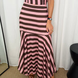CONJUNTO TOP E SAIA RISCAS CASTANHO E ROSA