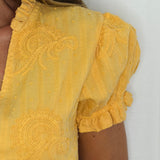 CONJUNTO TOP E SAIA MOSTARDA