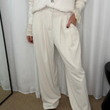 CALÇAS BRANCAS COM PREGA