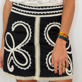 SAIA PRETA COM BORDADOS