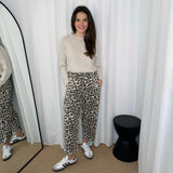 CALÇAS BAGGY ANIMAL PRINT BRANCAS