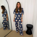 CONJUNTO BLUSA E CALÇAS AZUL BORDADOS