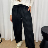 CALÇAS BAGGY PRETAS RISCAS