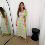 VESTIDO FLORES LILÁS E VERDE