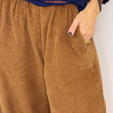 CALÇAS BAGGY BOMBAZINE CAMEL