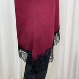 T-SHIRT ASSIMÉTRICA BORDEAUX COM RENDA