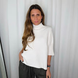 CAMISOLA MALHA MEIA GOLA BRANCA LARGA