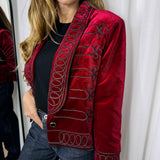 BF - CASACO VELUDO CEREJA COM BORDADOS