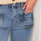 CALÇAS JEANS COM ENTRANÇADO