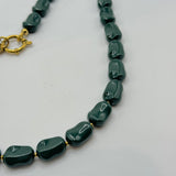 COLAR PEDRAS VERDES