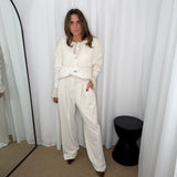 CALÇAS BRANCAS COM PREGA