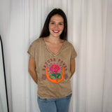 T-SHIRT BEGE COM MISSANGAS