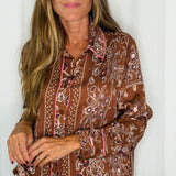 CAMISA FLUIDA CAMEL ESTAMPADO BANDANAS