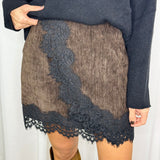 SAIA CURTA CASTANHA COM RENDA