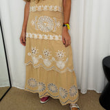 CONJUNTO TOP E SAIA BEGE COM BORDADOS