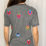 T-SHIRT CINZA COM BORDADOS