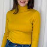 CAMISOLA MALHA GOLA ALTA MOSTARDA
