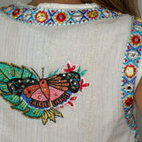 COLETE BRANCO COM BORDADOS E MISSANGAS