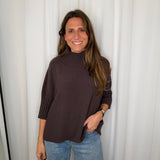 CAMISOLA MALHA MEIA GOLA CASTANHA LARGA