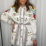 CASACO BRANCO COM BORDADOS